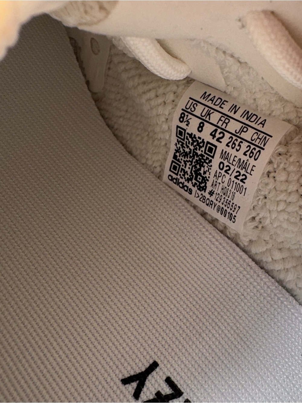 Yeezy Boost 350 V2 Off-White / Cream Sneakers - Picture 7 of 10
